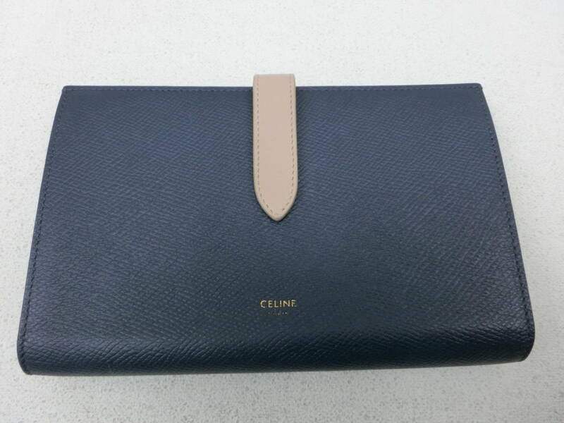 my/284421/2402/セリーヌ CELINE レザー ラージ ストラップ ウォレット 二つ折り 長財布 10B633BRU/ネイビー