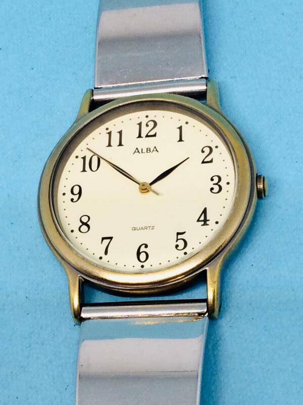 (D30)渋みのある時計(*'▽')セイコーアルバ・V501（電池交換済み）つや消しゴールド・メンズ腕時計USED（送料全国一律185円）素敵な時計。
