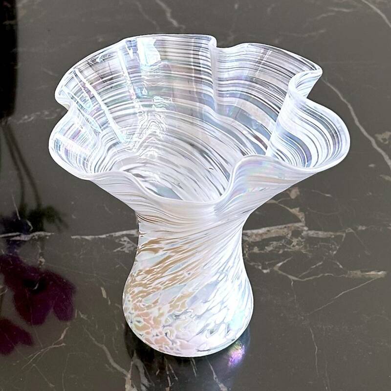 ブーケグラス　花器　花瓶 フラワーベース フリル レース ホワイト パール マーブル リッツカールトン大阪 ガラス