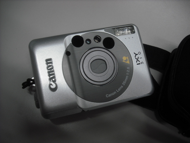 ★ Canon キャノン　IXY310 　　　シルバー　 APS IX240 　　　新品同様　　　本体+ケース　　　　希少　　　　送料無料