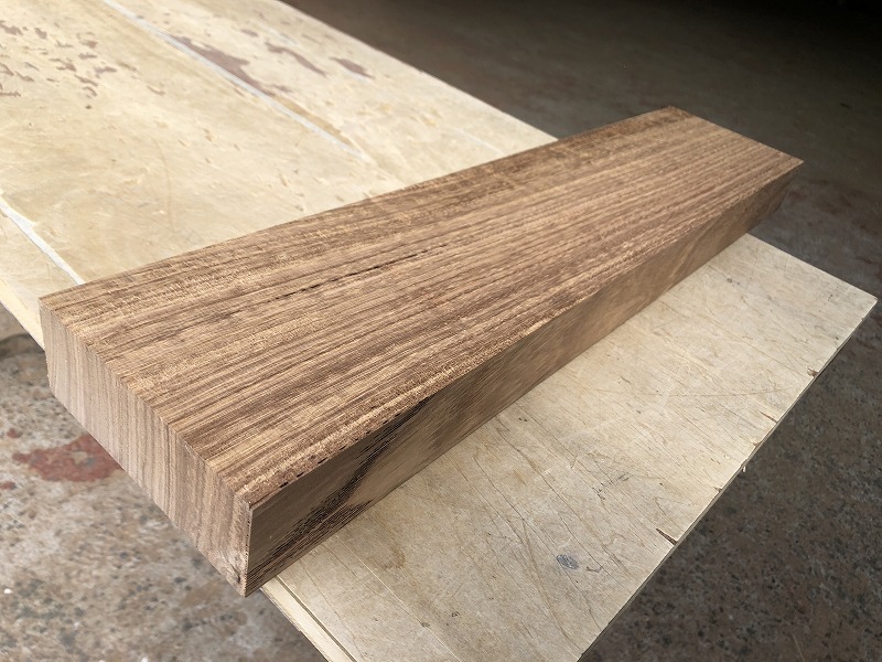 送料無料！！【S216B】ベリ 677×147×54㎜ 角材 ブロック 乾燥材 木工 DIY 材木 天然木 無垢材 板材《銘木すずめや》