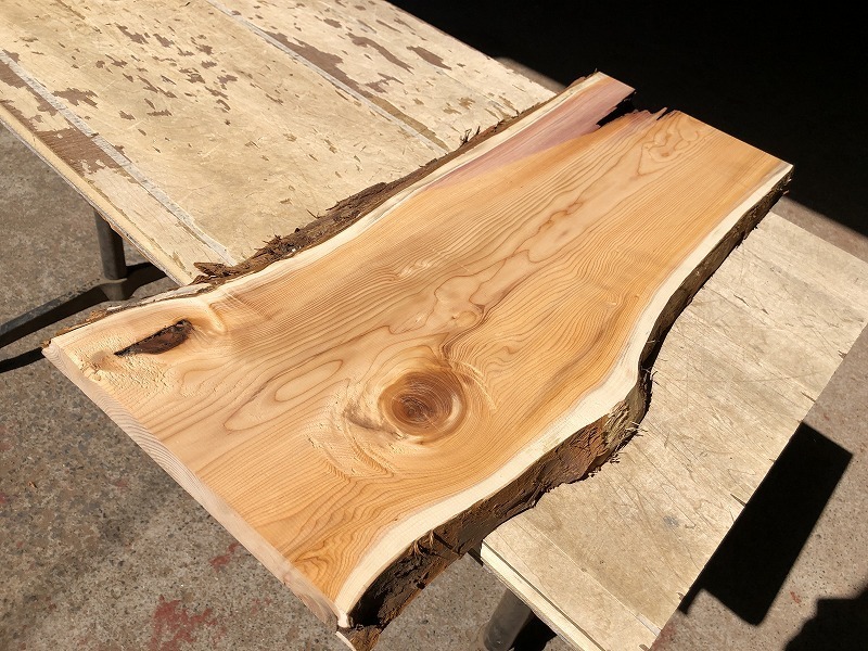 送料無料！！【S348C】一位 735×～310×27㎜ 乾燥材 木工 DIY 材木 天然木 無垢材 板材《銘木すずめや》