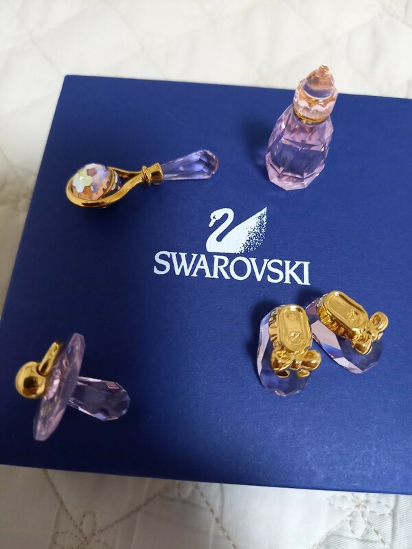 新品SWAROVSKI Clystal CLASSICSベビー シューズおしゃぶりなど ベビーシャワープレゼント ピンククリスタルミニチュアオブジェ 4点セット