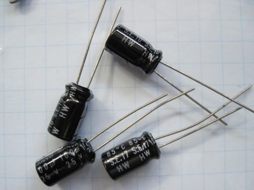 SB05　三洋　SANYO　電解コンデンサ　100μF　25V　未使用品ですが長期保存品　ジャンク品　4個セット