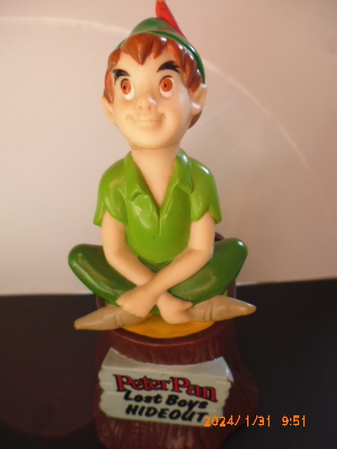 ピーターパン　Peter Pan ビンテージ貯金箱　Vintage Plastic Piggy Bank レアな貴重品　Lost Boys , Hideout