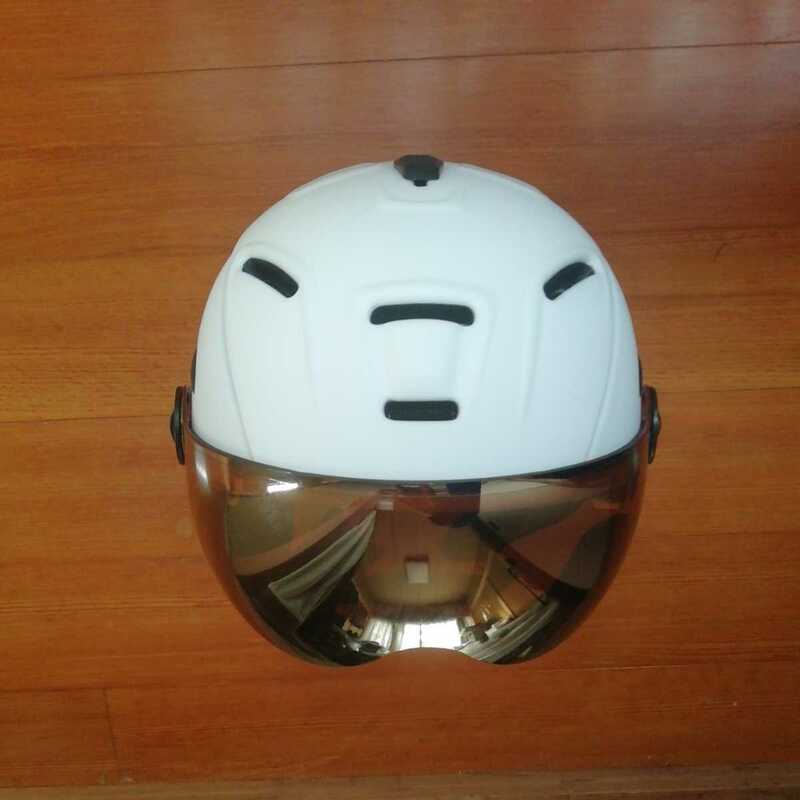 新品未使用 バイザー ヘルメット サイズ L（58cm～61cm）カラー マットホワイト スノーボードヘルメット スキーヘルメット ゴーグル 