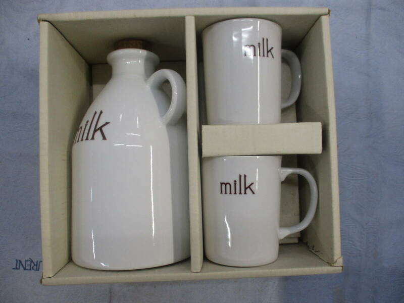 ボトル＆マグセット(ミルク用)　陶器　未使用・箱付き　検　食器 洋食器 茶器 マグカップ 陶磁製