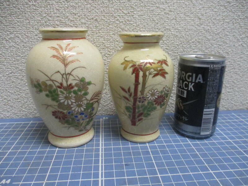 古い白さつま焼　ミニ花器２点(花図)　検　アンティーク、コレクション 工芸品 陶芸 日本の陶磁 薩摩