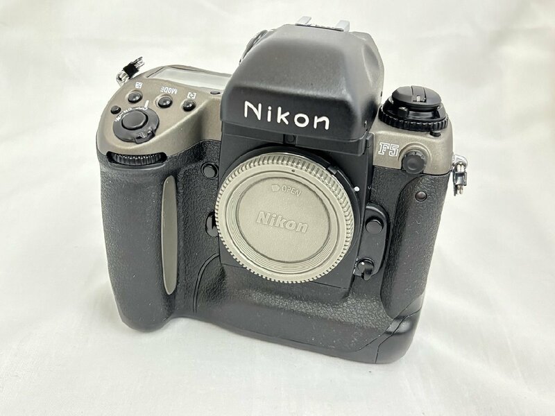 ●【Nikon ニコン 至高のフィルムカメラ フラグシップモデル F5 50周年記念モデル 貴重 レア コレクターアイテム】SF-11723