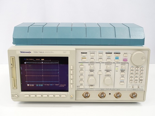 Tektronix TDS744A カラー デジタルオシロスコープ 4CH 同調確認済み 500MHz～2GS/s *396741