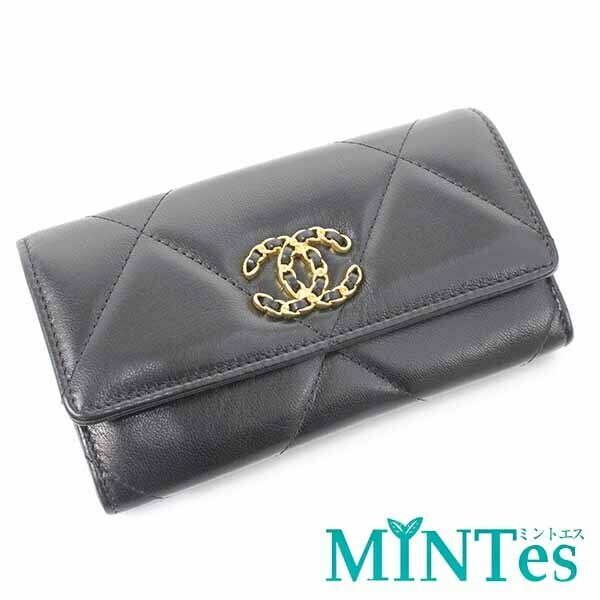 Chanel シャネル 二つ折り財布 ブラック×レッド ラムスキン レディース 女性 キルティング加工 ステッチ エレガント 上品 高級