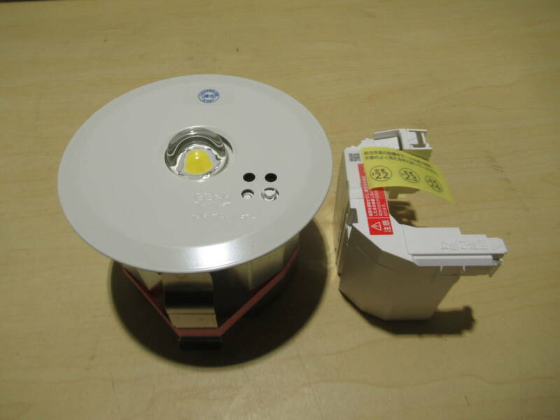 NT062772　未使用　Panasonic　LED非常用照明器具(高天井用)　NNFB93607C　埋込穴Φ100　個数あり