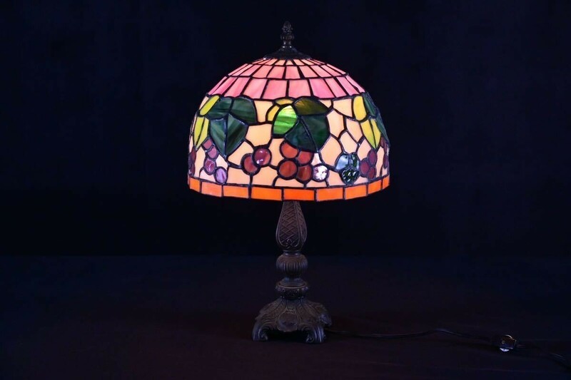 【骨董品】ステンドグラス 46cm ランプ アンティーク デスクライト ナイトランプ 卓上 小型 花柄 テーブルランプ 葡萄