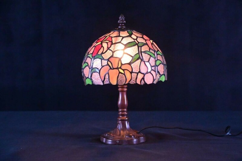 【骨董品】ステンドグラス 33cm ランプ アンティーク デスクライト ナイトランプ 卓上 小型 花柄