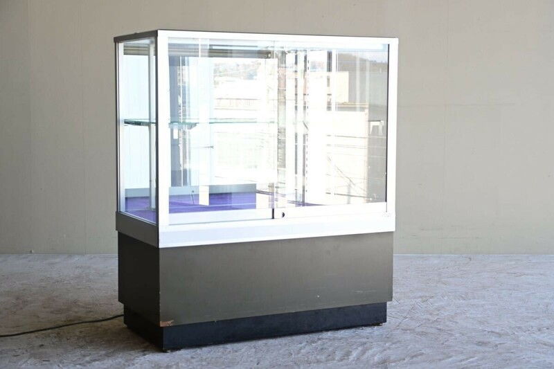【まぁまぁ美品】 ガラスケース 日本アルミ 引き戸 店舗 ディスプレイ インテリア アクセサリー 陳列棚 飾り棚 コレクション
