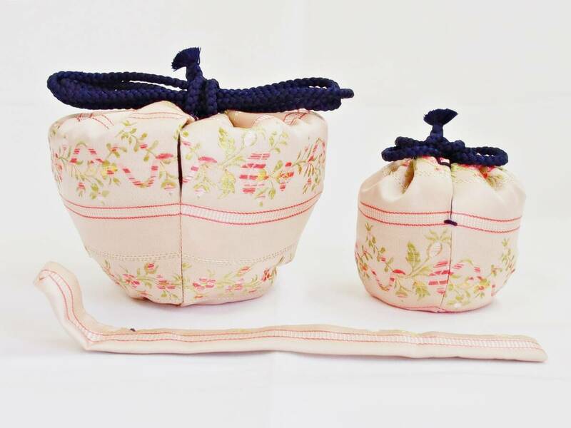 茶道具　仕覆　茶箱用　三つ組仕覆　段草花文様　正絹　新品
