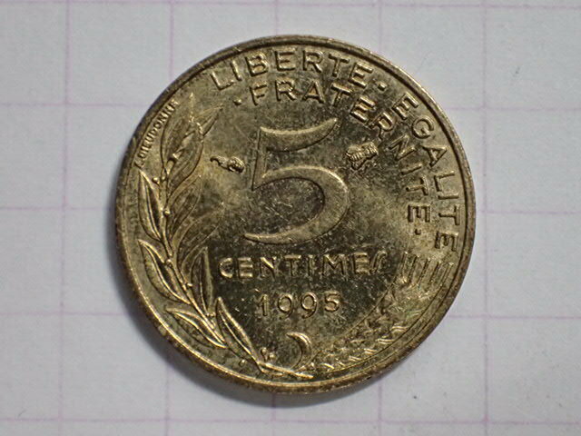 F42-ハチ KM#933 フランス共和国 5セントタイム(0.05 FRF)アルミ青銅貨 1995年