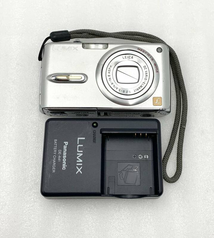 パナソニック　Panasonic LUMIX DMC-FX07　デジカメ 本体・充電器のみ　動作確認済み　240224151