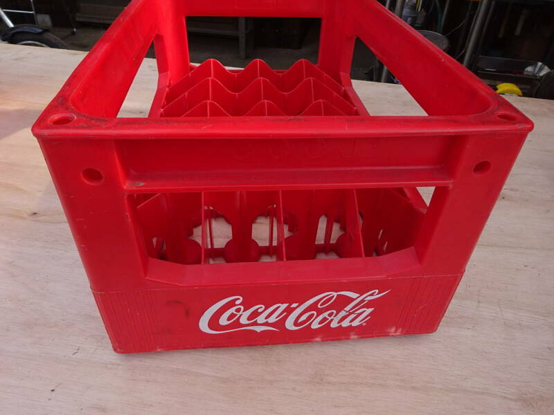 茨城県石岡市からの出品です！！Coca-Cola レギュラーボトル×24本用ケース 中古品！！