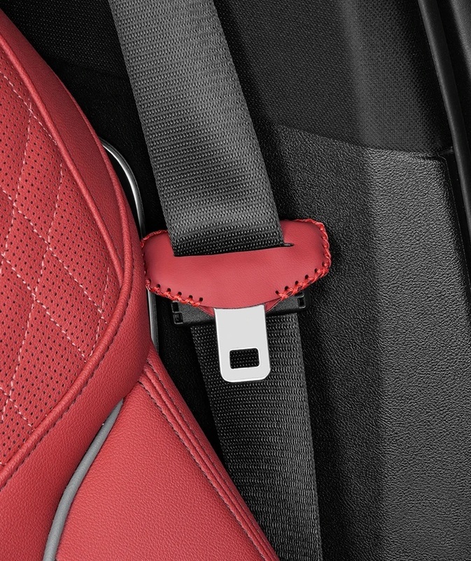 汎用 バックル用 シートベルトカバー ２個セット　レッド 赤色 レザーカバー バックル用プロテクター 傷防止 アクセサリー　前席にお勧め