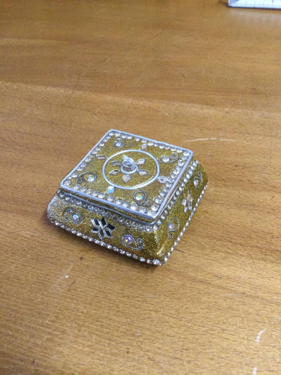 オブジェ　ジュエリーケース　小物入れ　ピルケース　金属工芸　未使用保管品