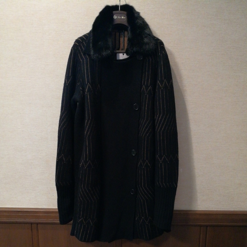 アニオナのミンクのファーのついたカシミアのコートです。 サイズはｍで黒色に茶色で新品です。