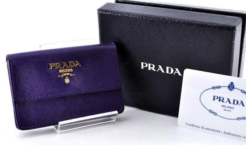 PRADA プラダ カードケース 名刺入れ サフィアーノレザー 革 パープル 紫 無地 柄なし ロゴ シンプル 箱、カード付き W1011271