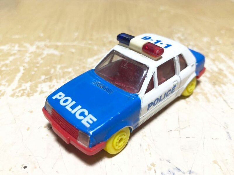 ∵ Maisto Ford Escort Police Car 911 マイスト フォード エスコート 警察車両 911 緊急車両 ミニカー 当時物 ポリス カー