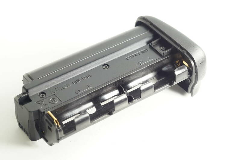 茶12【とてもキレイ】Nikon ニコン　MS-D14 単三電池ホルダー
