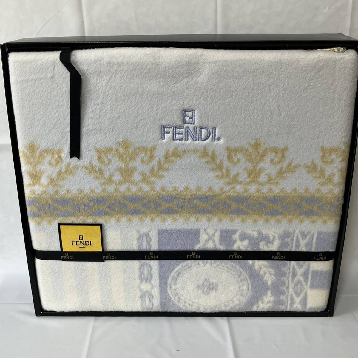 希少美品未使用　FENDI フェンディ　シルク混毛布　シルク50%　綿毛布　