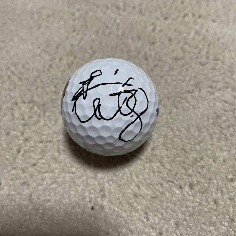 プロゴルファー　表純子　実使用　直筆サイン入りゴルフボール