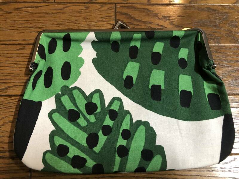 クリックポスト送込♪マリメッコ♪marimekko♪レア限定 METSANVAKI 柄　横長　がま口　ポーチ　小物入れ　