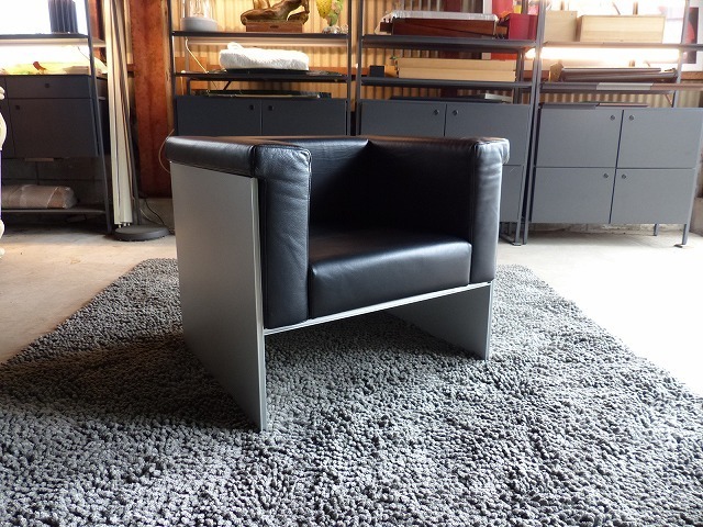 d.｜Cassina ixc｜カッシーナ・イクスシー｜エアフレーム 3001 |1人掛けソファ｜黒革　50万～｜デヴィッド・チッパーフィールド