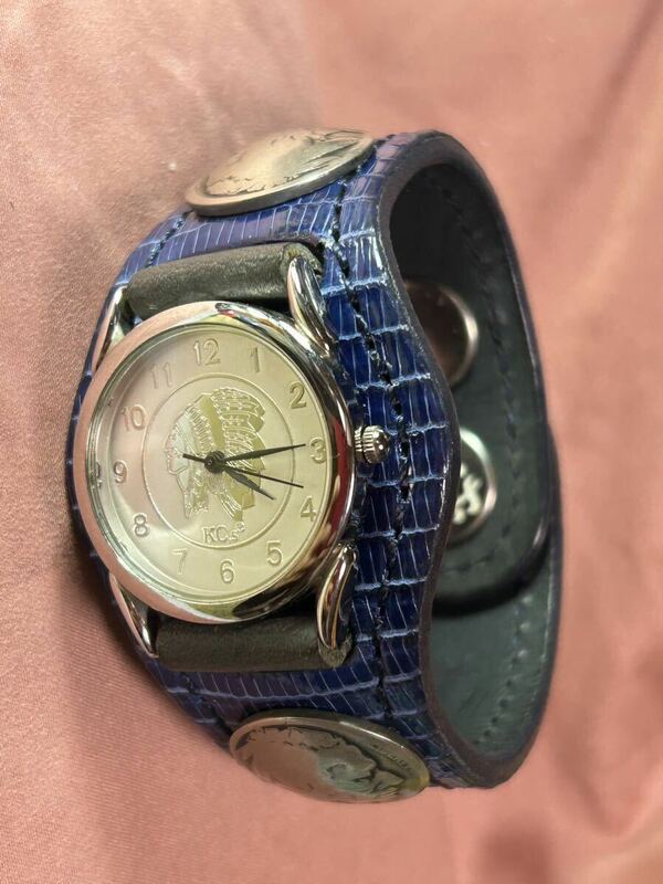 完全未使用品 KC,s ネイティブアメリカン3コンチョリザードバングル型酋長文字盤腕時計