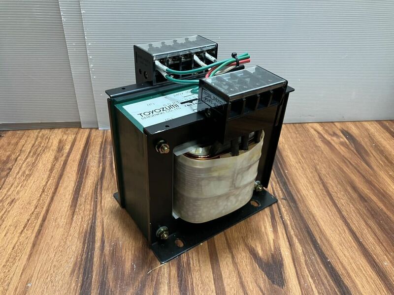 TOYOZUMI SD21-015KB CAP,1.5KVAトランスフォーマー 入力AC200v 出力AC100v 中古美品 変圧器 降圧機 豊澄電機