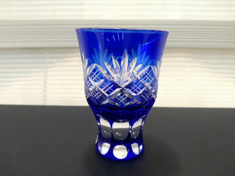 B60　切子　ぐいのみ　おちょこ　青　瑠璃色　伝統工芸　グラス　ガラス