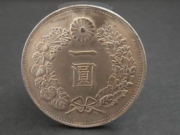 AR-481 1円銀貨 明治17年 一圓銀貨 古銭 重さ18.7g 径38.0㎜ 厚み1.9㎜ 真贋不明 コレクション 趣味 硬貨 貨幣 コイン