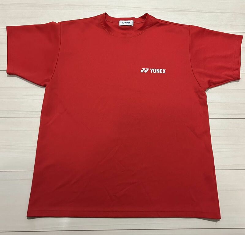 送料無料 ヨネックス Tシャツ ユニMサイズ レッド 背面に日本リーグのデザイン 胸にワンポイントのロゴ付 かっこいいデザイン 1点もの