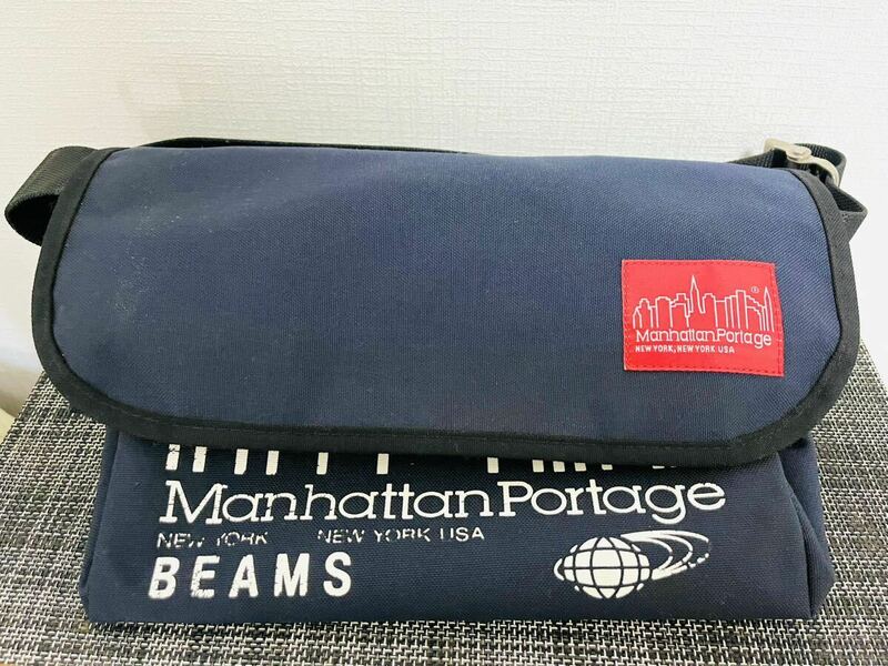 マンハッタンポーテージ メッセンジャーバッグ Manhattan Portage × BEAMSショルダーバッグ 裏ロゴ