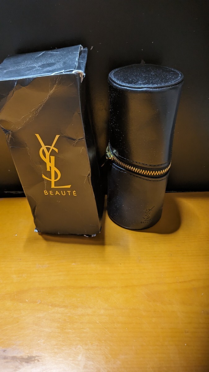 新品未使用　イヴ・サンローラン　YSL ノベルティ　ポーチブラシ