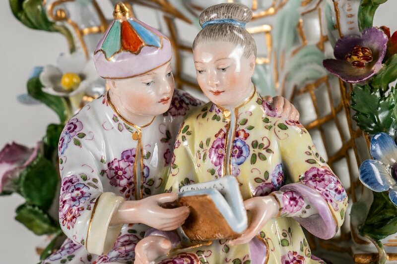 【西洋美術】 アンティーク マイセン 東屋で憩う二人の中国人恋人 高さ19.5cm 18世紀 E147 フィギュリン 古美術 骨董 古玩 陶磁器