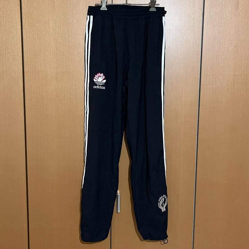 未使用！パレス Palace × adidas アディダス ZIP TRACK PANTS 3ストライプ ロゴ 刺繍 トラック パンツ 黒 ブラック