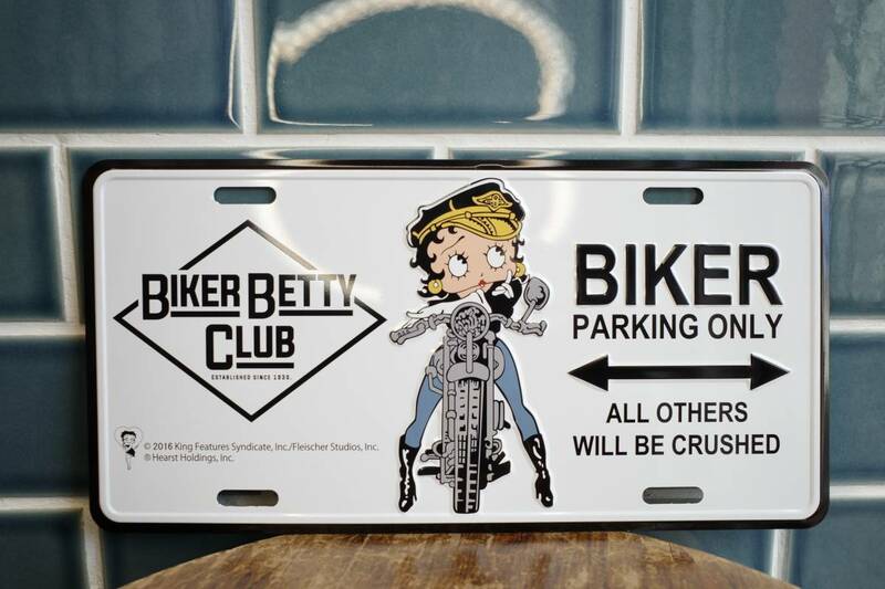 新品　ベティちゃん　BETTY BOOP　BIKER PARKING ONLY　バイカー　ナンバープレート メタルサイン 看板　インテリア　駐車場