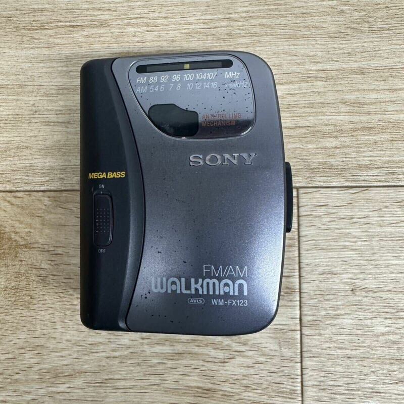 SONY カセットテ−ププレーヤー WALKMAN FM/AM WM-FX123ウォークマン 通電確認のみ 【管2722Q】