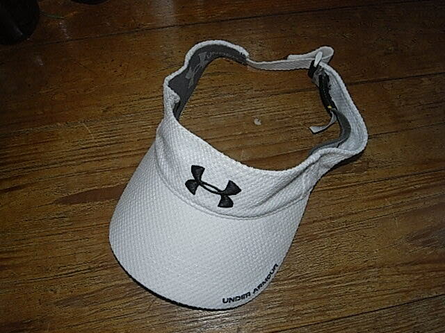  UNDER ARMOUR サンバイザー USED。