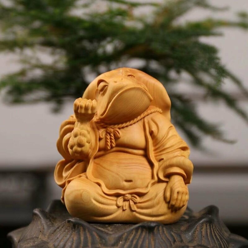 木彫 幸福を祈るカエル 彫刻 飾り置物 精密細工 美術工芸品