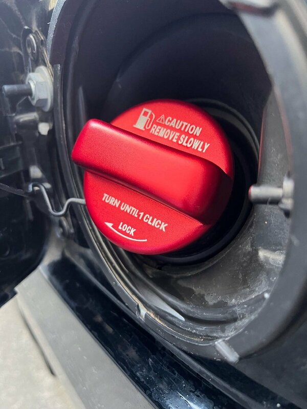 デザイン性UP♪ 給油口キャップ タンクキャップ カバー 赤 プロボックス 160 系 DX DXコンフォート GL F バン ワゴン ハイブリッド