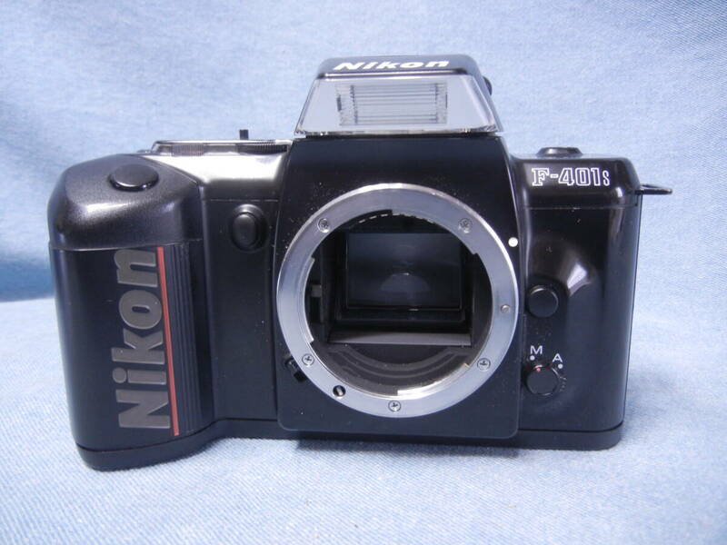 Nikon 　F-401s　 AFフィルムカメラ ボデーのみ　通電　