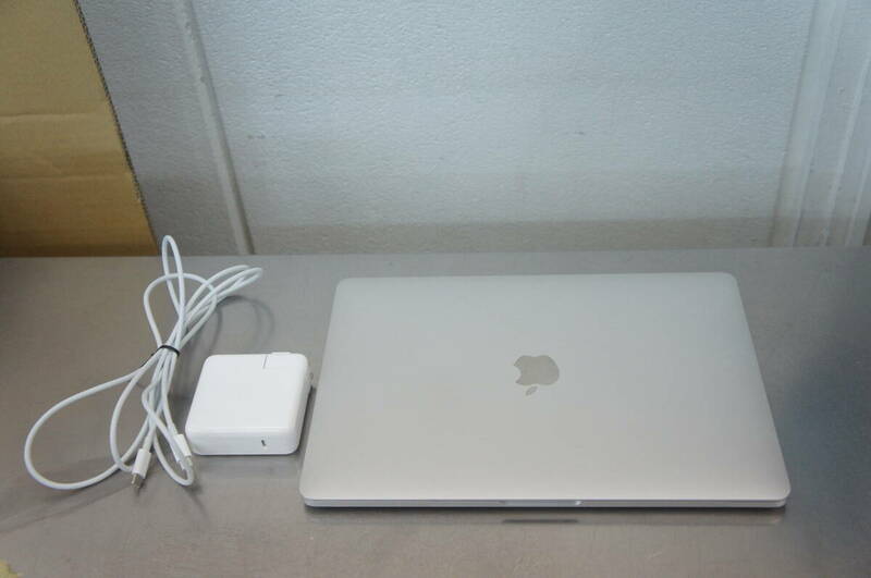 中古 Apple MacBook Pro13インチ, 2020, Thunderbolt 3ポート x 4 i7/32GB/1TB/13 2560×1600　(5)