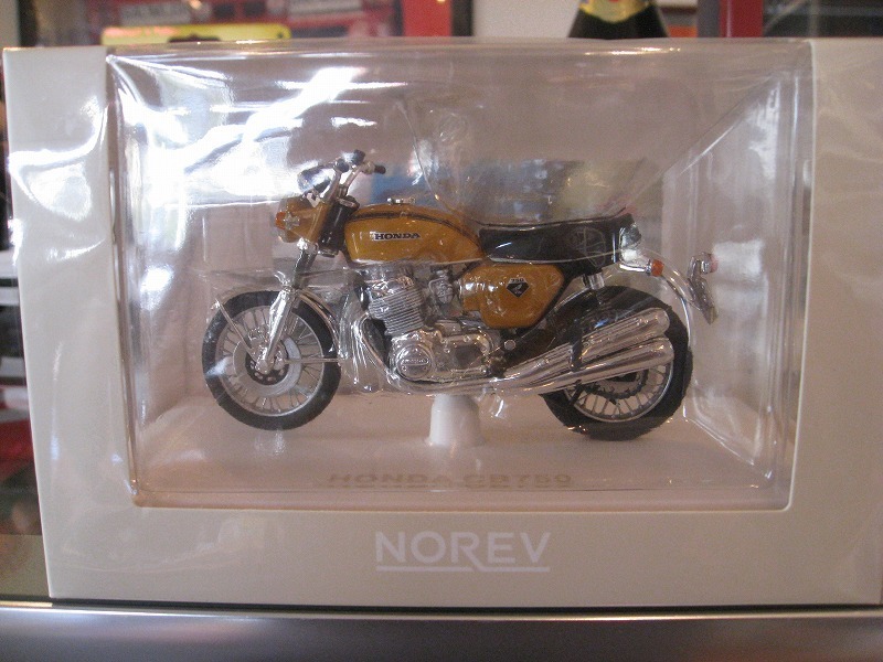 ラスト1台★海外販売ノレブ1/18ホンダCB750 1969 ゴールド☆彡